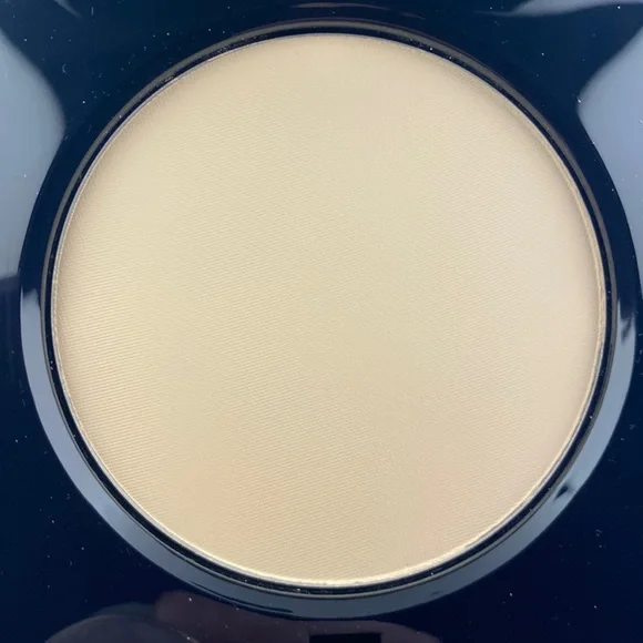 NWT BOBBI BROWN Sheer Finish Pressed Powder in “Pale Yellow” (Factory Sealed) - Picture 4 of 15